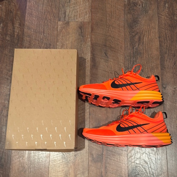 MENS NIKE LUNAR ROAM SNEAKER